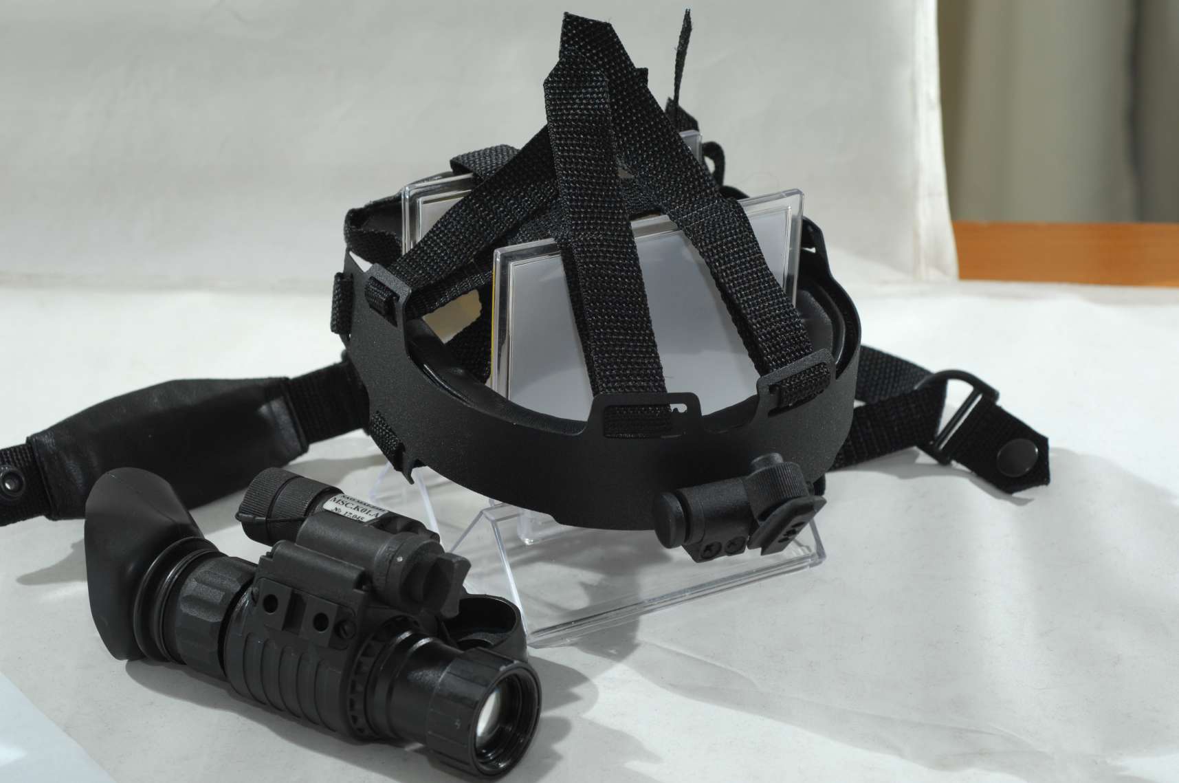 Ống nhòm đêm 1 mắt