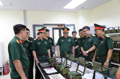 Thượng tướng Bế Xuân Trường - Ủy viên Ban chấp hành Trung ương Đảng, Ủy viên Quân ủy Trung ương, Thứ trưởng Bộ quốc phòng đến thăm và kiểm tra tại Nhà máy Z181 - Tổng cục CNQP