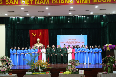 GẶP MẶT CÁN BỘ, HỘI VIÊN HỘI PHỤ NỮ NHÂN NGÀY PHỤ  NỮ VIỆT NAM 20/10