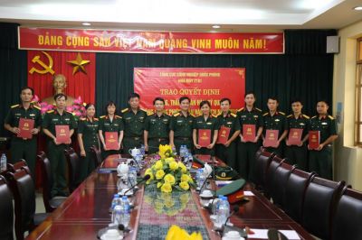 Trao quyết định cán bộ