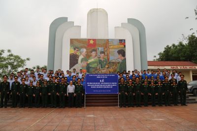 Các đồng chí lãnh đạo cùng 90 đoàn viên thanh niên đến thăm Di tích Xưởng Đội Cấn - Nhà máy Quân giới K77