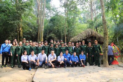 ảnh lưu niệm Hành trình giáo dục truyền thống tại Lán Nà Nưa - ATK Tân Trào