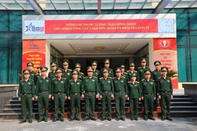 Thủ trưởng Trần Hồng minh về thăm Nhà máy Z181